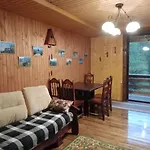 на скелі Feriehus *