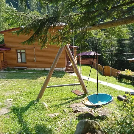 на скелі *