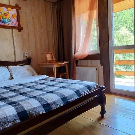 на скелі 펜션 *