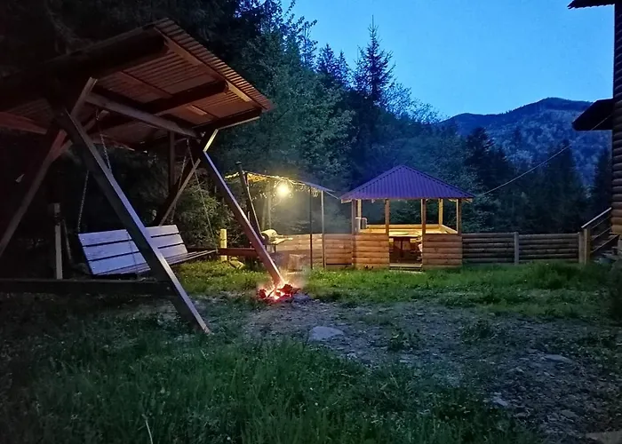 на скелі