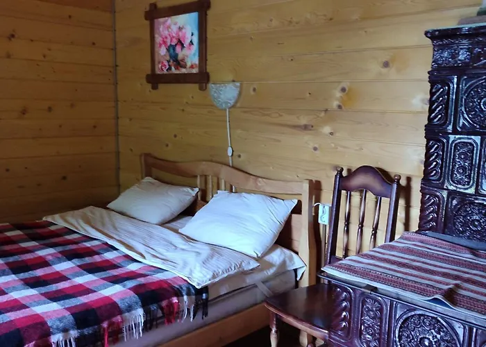 на скелі *