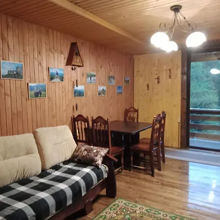 на скелі Semesterbostad *
