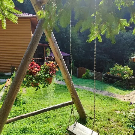 на скелі Nyaraló