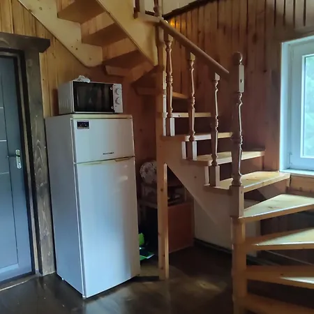 на скелі