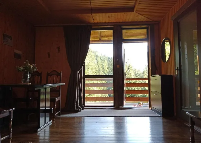 на скелі Nyaraló *