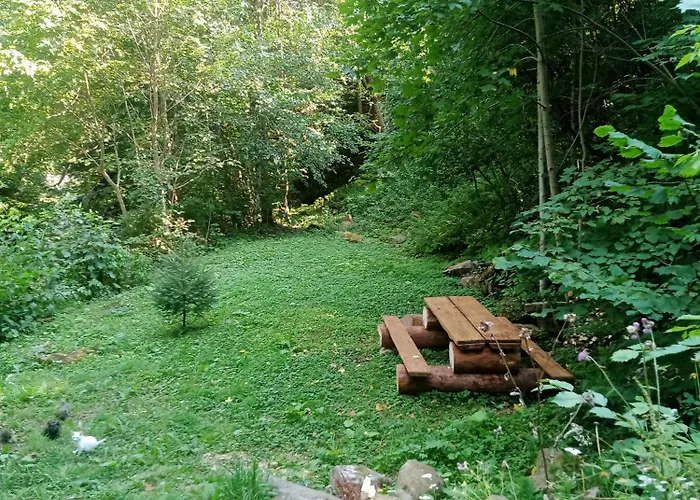 Nyaraló на скелі